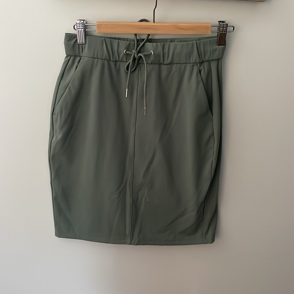 RW&Co 4 Way Stretch Skirt - Picture 1 of 4